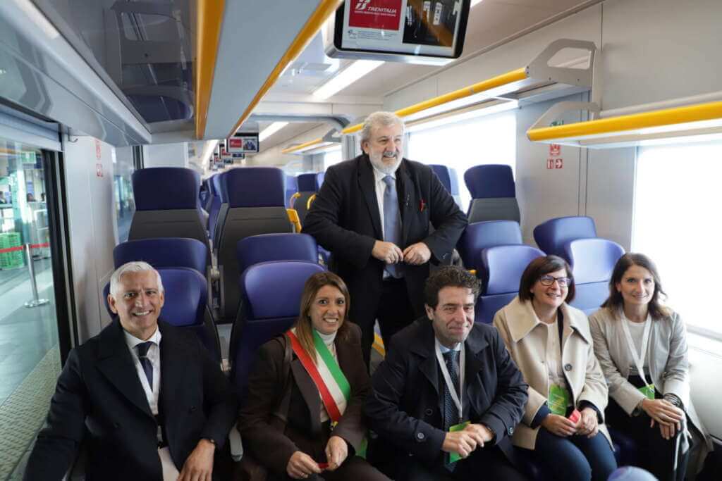 Trasporti, arriva in Puglia il 46esimo treno Regionale elettrico: completato il rinnovo della flotta – VIDEO