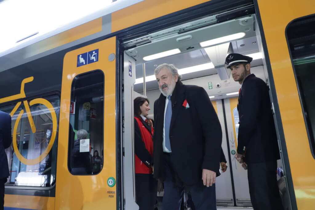 Trasporti, arriva in Puglia il 46esimo treno Regionale elettrico: completato il rinnovo della flotta – VIDEO
