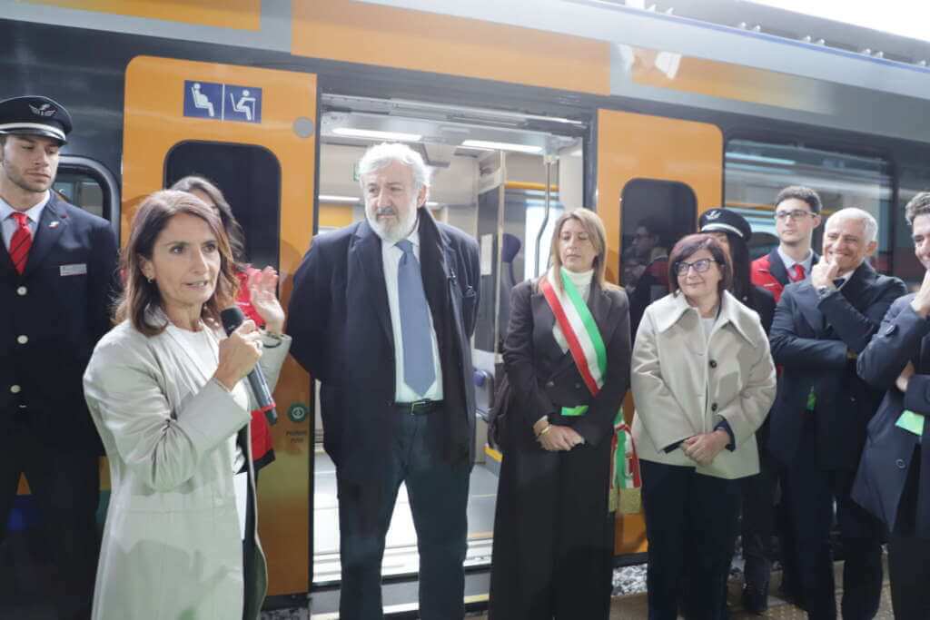 Trasporti, arriva in Puglia il 46esimo treno Regionale elettrico: completato il rinnovo della flotta – VIDEO