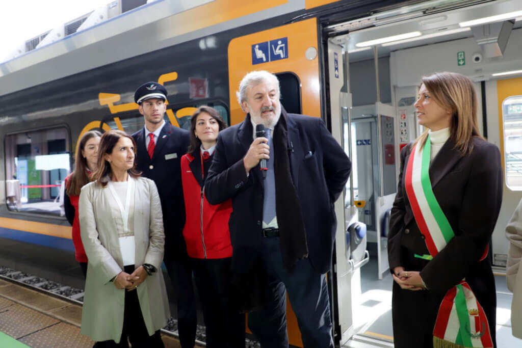Trasporti, arriva in Puglia il 46esimo treno Regionale elettrico: completato il rinnovo della flotta – VIDEO