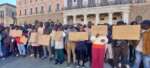 Bari, migranti per strada dopo aver ottenuto la protezione internazionale: «Diritti violati»