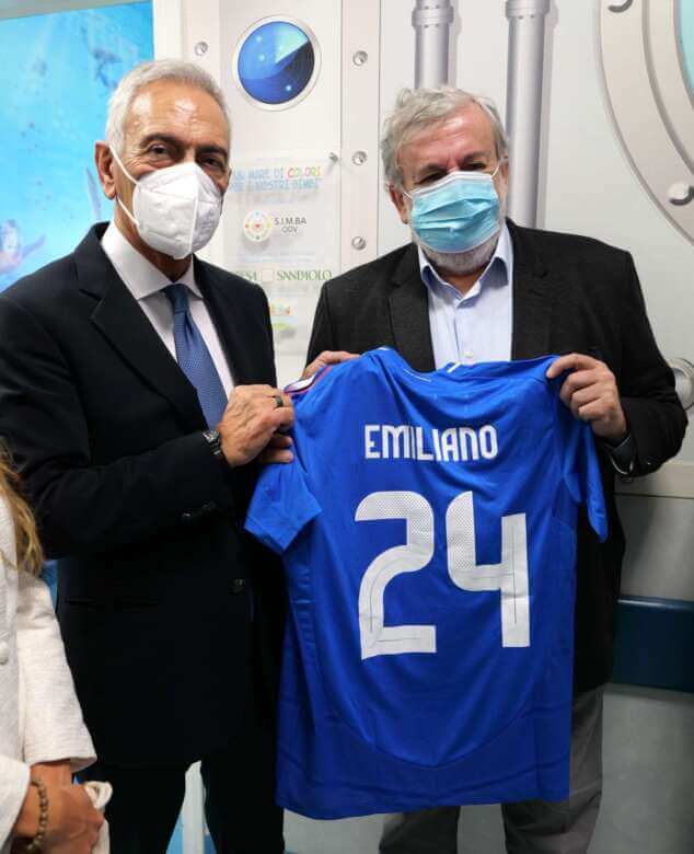 Galleria foto 'Taranto, Gabriele Gravina (Figc) visita i bimbi dell’oncoematologia: «Un momento di sollievo» – VIDEO' - foto 7
