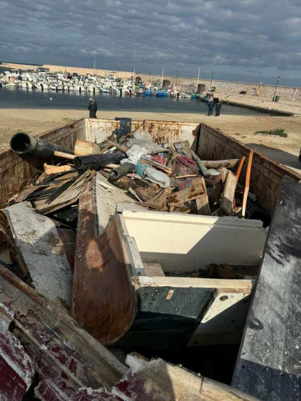 Galleria foto 'Bari, pulizia straordinaria del porto di Torre a Mare: raccolte 7 tonnellate di rifiuti' - foto 5