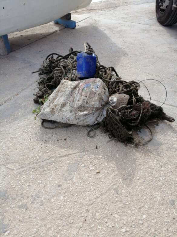 Galleria foto 'Bari, pulizia straordinaria del porto di Torre a Mare: raccolte 7 tonnellate di rifiuti' - foto 1