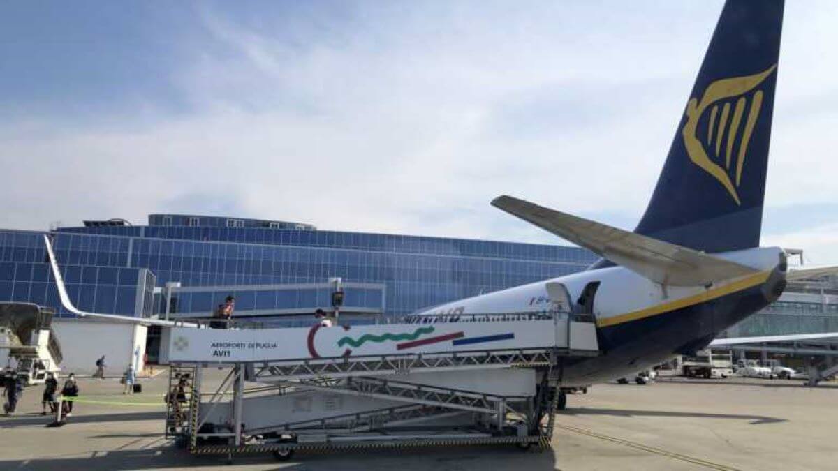 Bari, odissea per oltre 350 passeggeri: voli cancellati e notte in aeroporto senza assistenza Bari, odissea per oltre 350 passeggeri: voli cancellati e notte in aeroporto senza assistenza