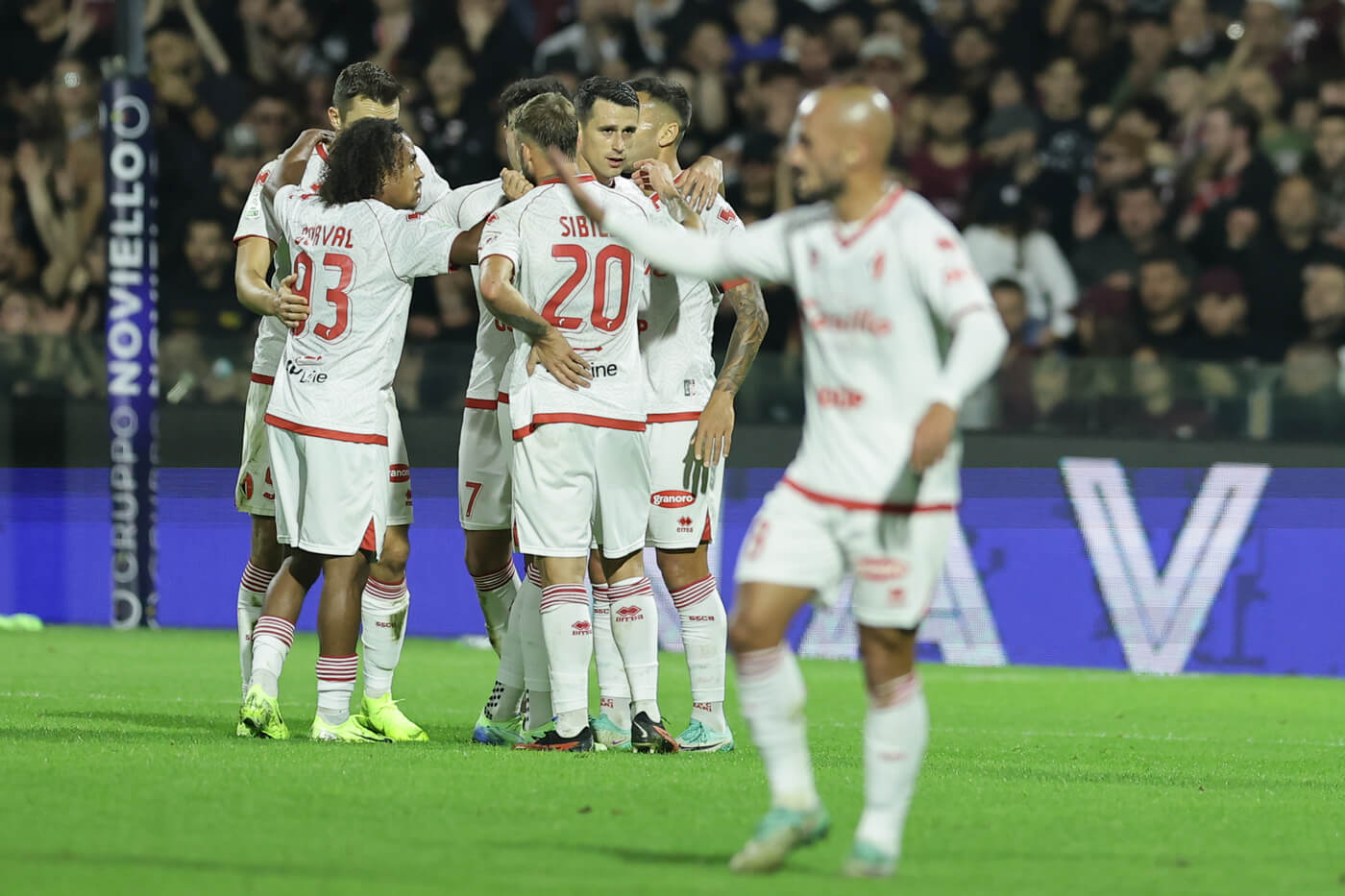 Salernitana-Bari, i biancorossi tornano a vincere: all’Arechi è 0-2 con i gol di Lasagna e Novakovich