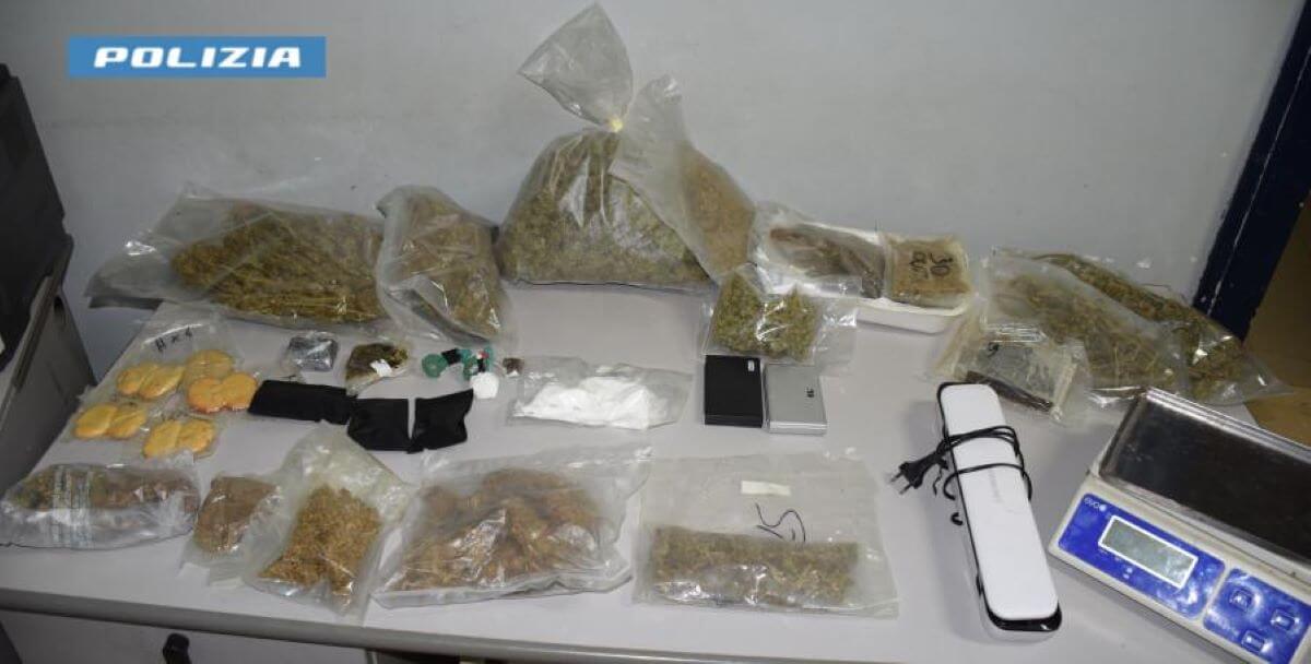 In casa aveva oltre 2,7 kg di droga tra cocaina, hashish e marijuana: arrestato un 41enne nel Leccese