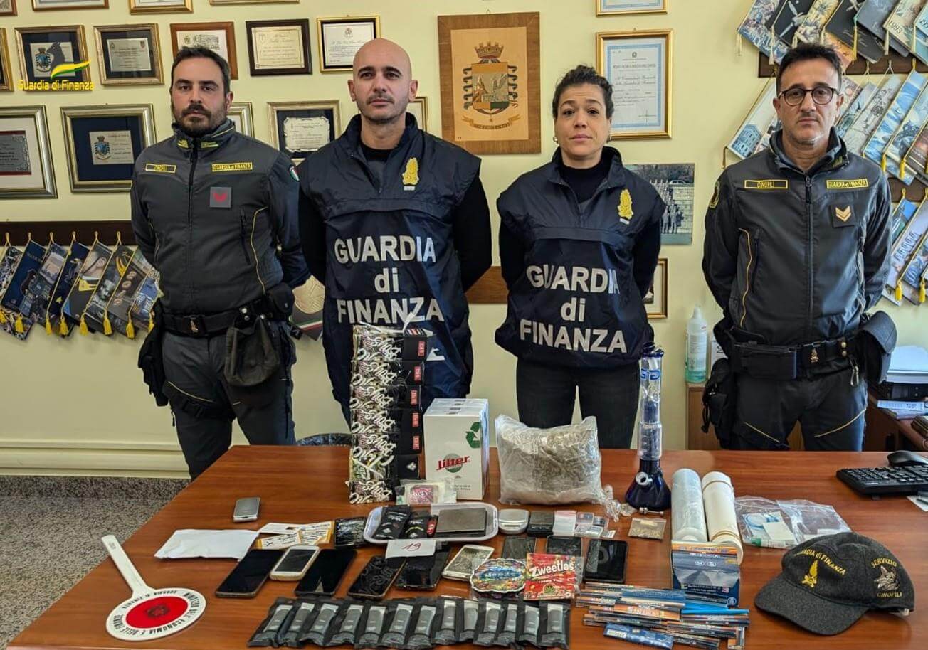 Potenza, sigarette elettroniche “alterate” con la droga: obbligo di firma per un ragazzo di 26 anni