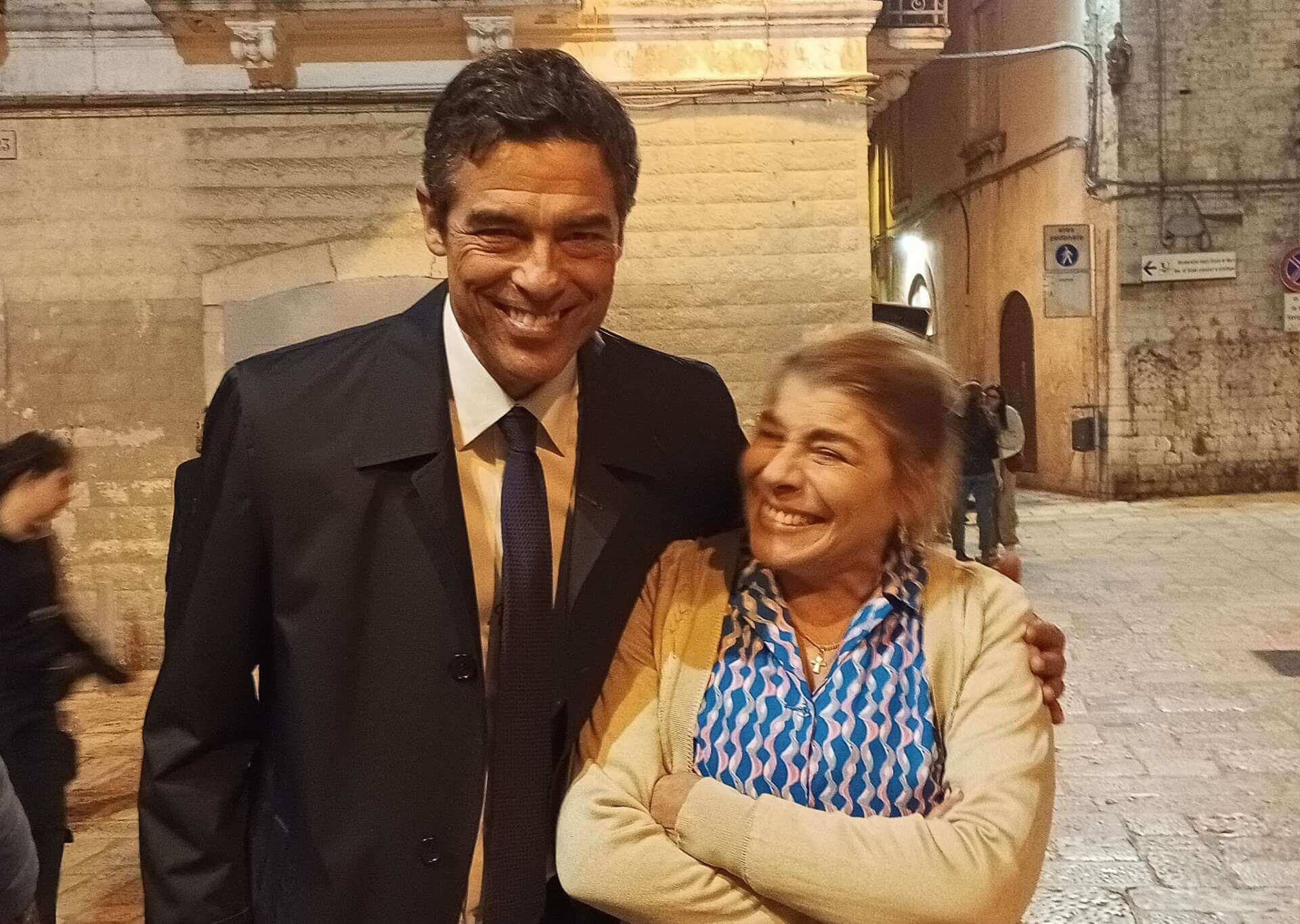 Tiziana Schiavarelli con Gassman: «Mezza Bari sta recitando in questa fiction, non potevo mancare»