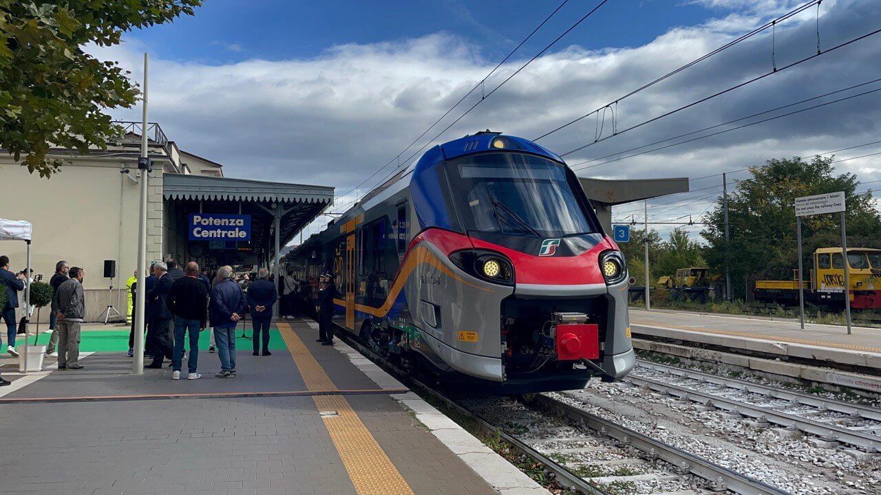 Potenza-Foggia verso lo stop, è rivolta. Filt Cgil Basilicata: «Non siamo figli di un Dio minore»