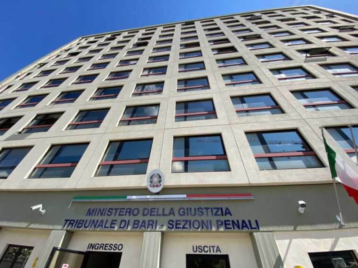 Spaccio di droga a Bari, dopo 20 anni arrivano le condanne al clan Velluto: 30 anni ai capi Spaccio di droga a Bari, dopo 20 anni arrivano le condanne al clan Velluto: 30 anni ai capi