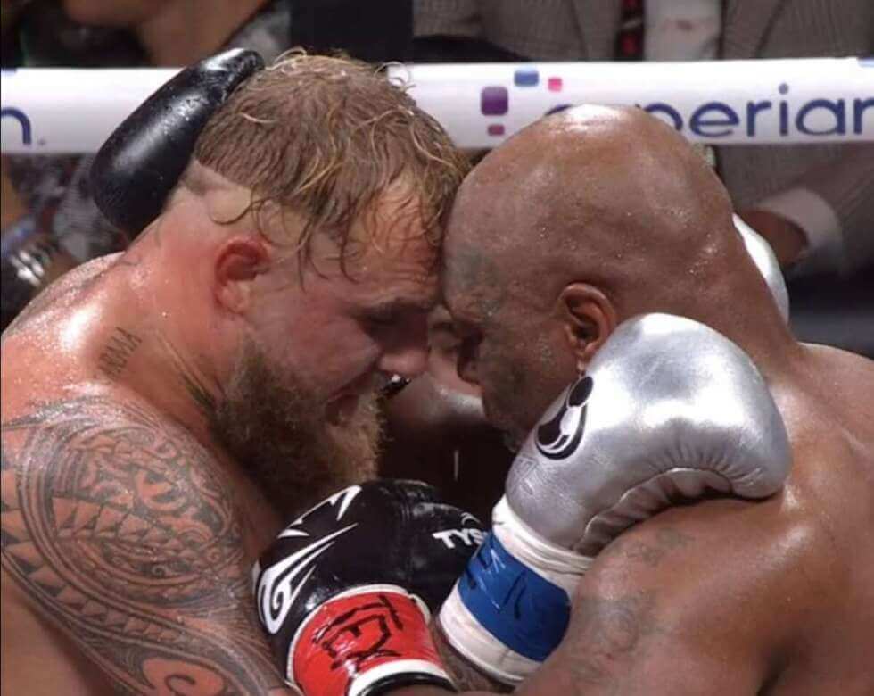 Galleria foto 'Boxe, Tyson perde ai punti contro il giovane Paul: Pio e Amedeo “rispondono” alle polemiche – VIDEO' - foto 1