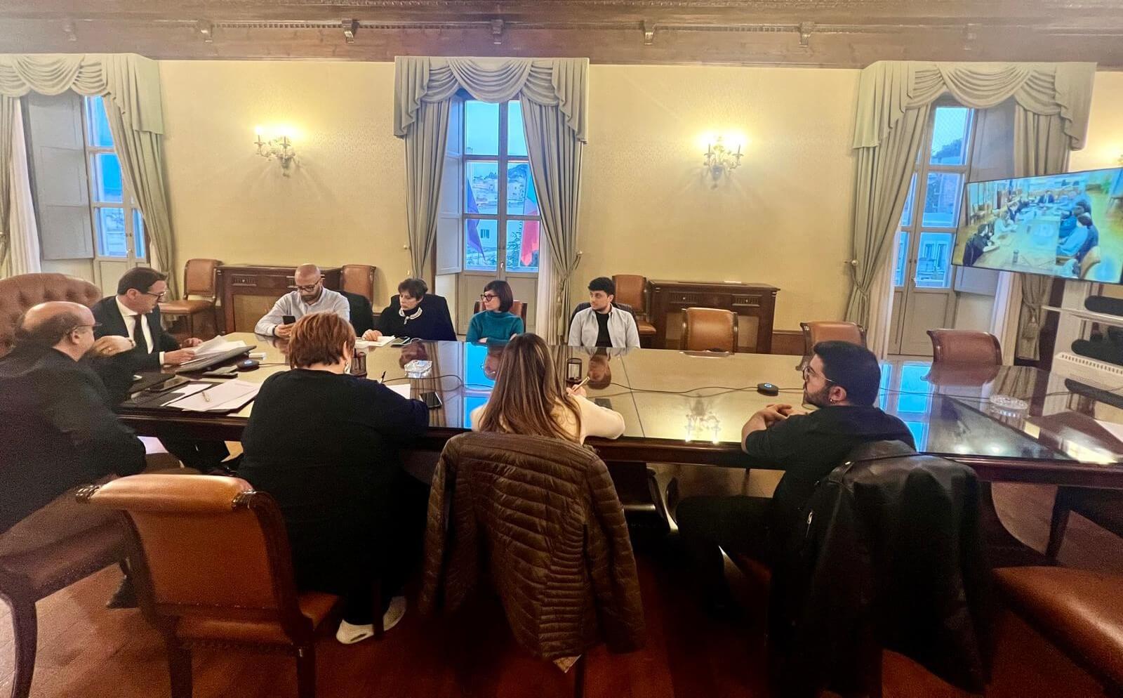 Crisi alla Callmat di Matera, vertice in Provincia tra azienda e sindacati: «Intervenga la Regione» Crisi alla Callmat di Matera, vertice in Provincia tra azienda e sindacati: «Intervenga la Regione»