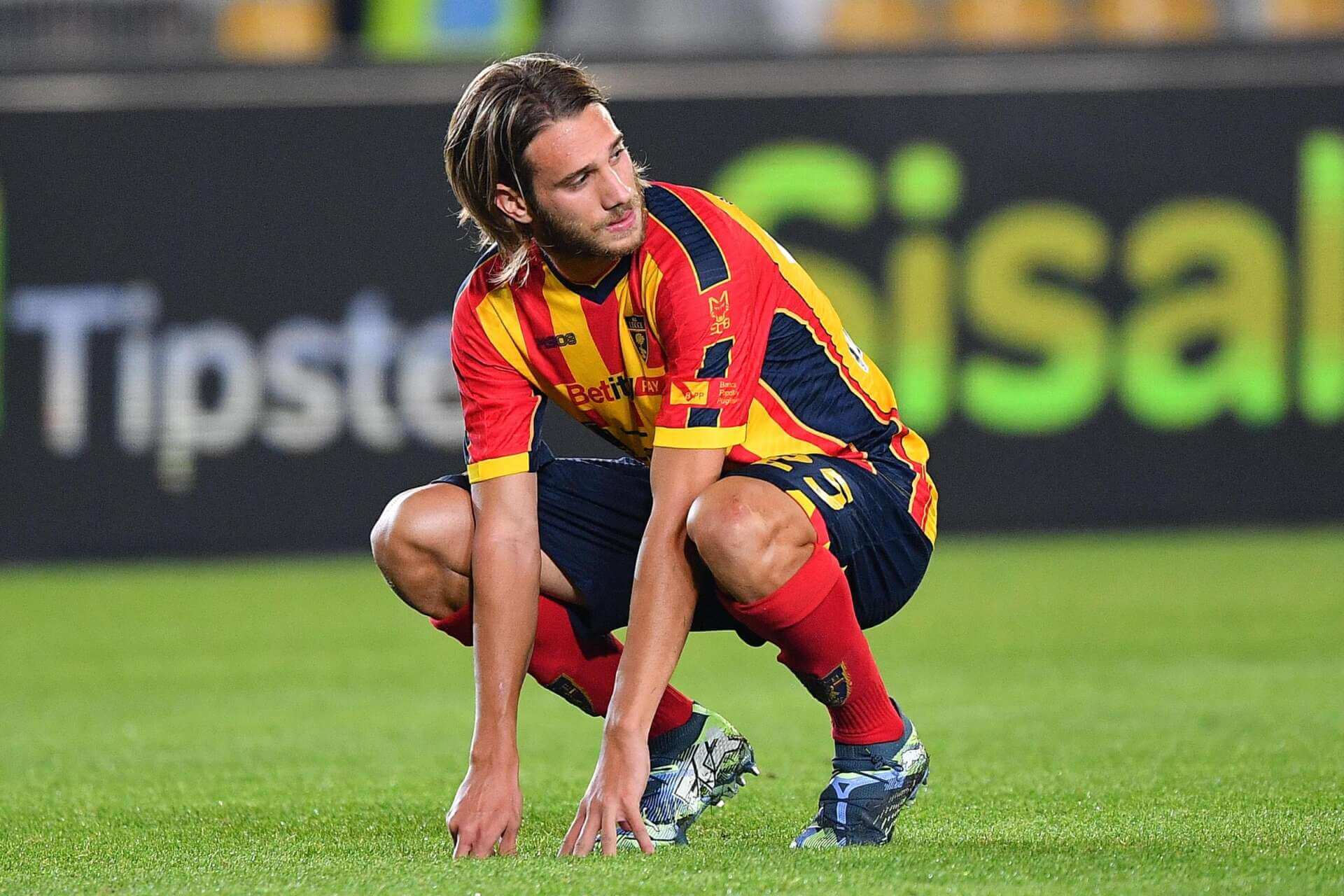 Lecce, brutte notizie per i giallorossi: Gallo ai box per una lesione al bicipite femorale Lecce, brutte notizie per i giallorossi: Gallo ai box per una lesione al bicipite femorale