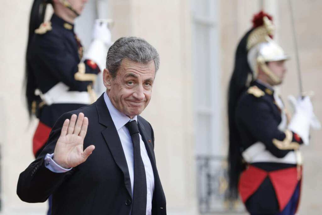 Galleria foto 'Francia, l’ex presidente Sarkozy condannato a 3 anni: uno con il braccialetto elettronico' - foto 1