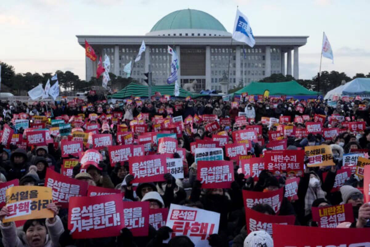 Corea del Sud, impeachment per Yoon: mozione di sfiducia scartata. Quorum non raggiunto in Parlamento Corea del Sud, impeachment per Yoon: mozione di sfiducia scartata. Quorum non raggiunto in Parlamento