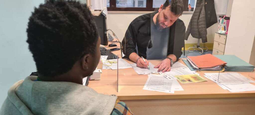 A Bari il primo ambulatorio per contrastare la povertà sanitaria: «Niente ostacoli per l’accesso alle cure» A Bari il primo ambulatorio per contrastare la povertà sanitaria: «Niente ostacoli per l’accesso alle cure»