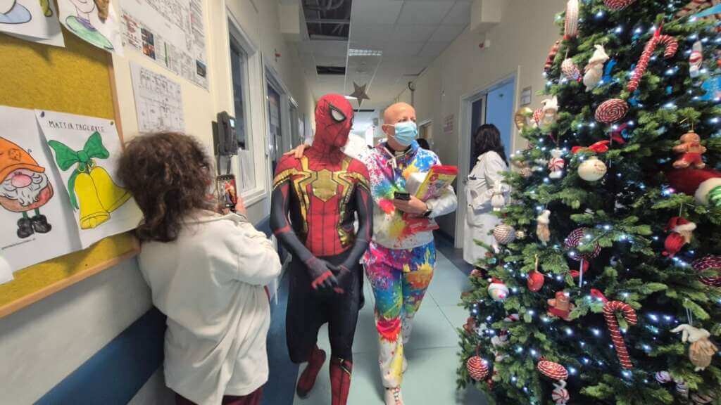 Taranto, Mandrake visita i pazienti dell’Oncoematologia pediatrica: «Grazie bimbi per quello che ci insegnate» – VIDEO