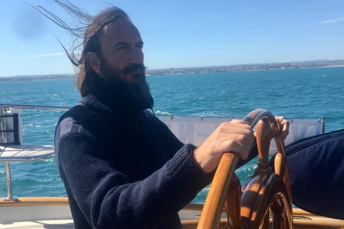 Trani, il “poeta marinaio” Isim dedica una silloge di versi alla sua città natìa