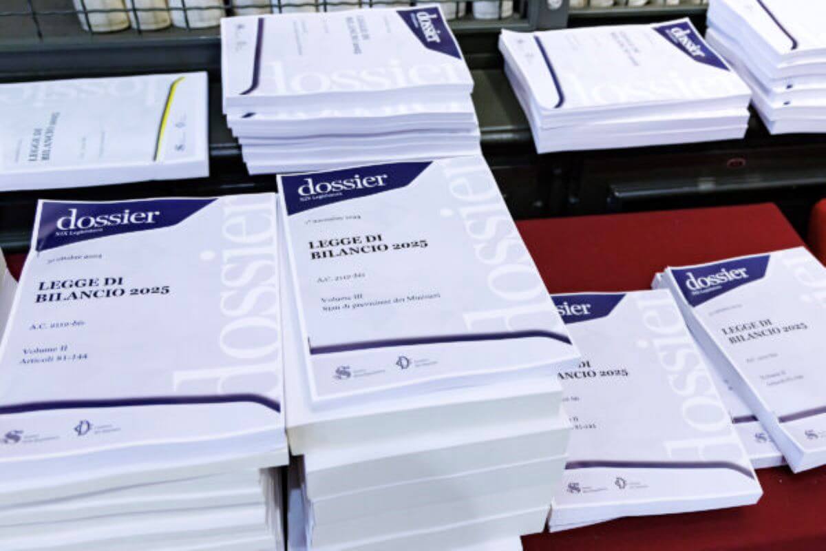 Manovra 2025, al lavoro sulle modifiche: slitta l’approdo in aula. Lunedì ancora in commissione Manovra 2025, al lavoro sulle modifiche: slitta l’approdo in aula. Lunedì ancora in commissione