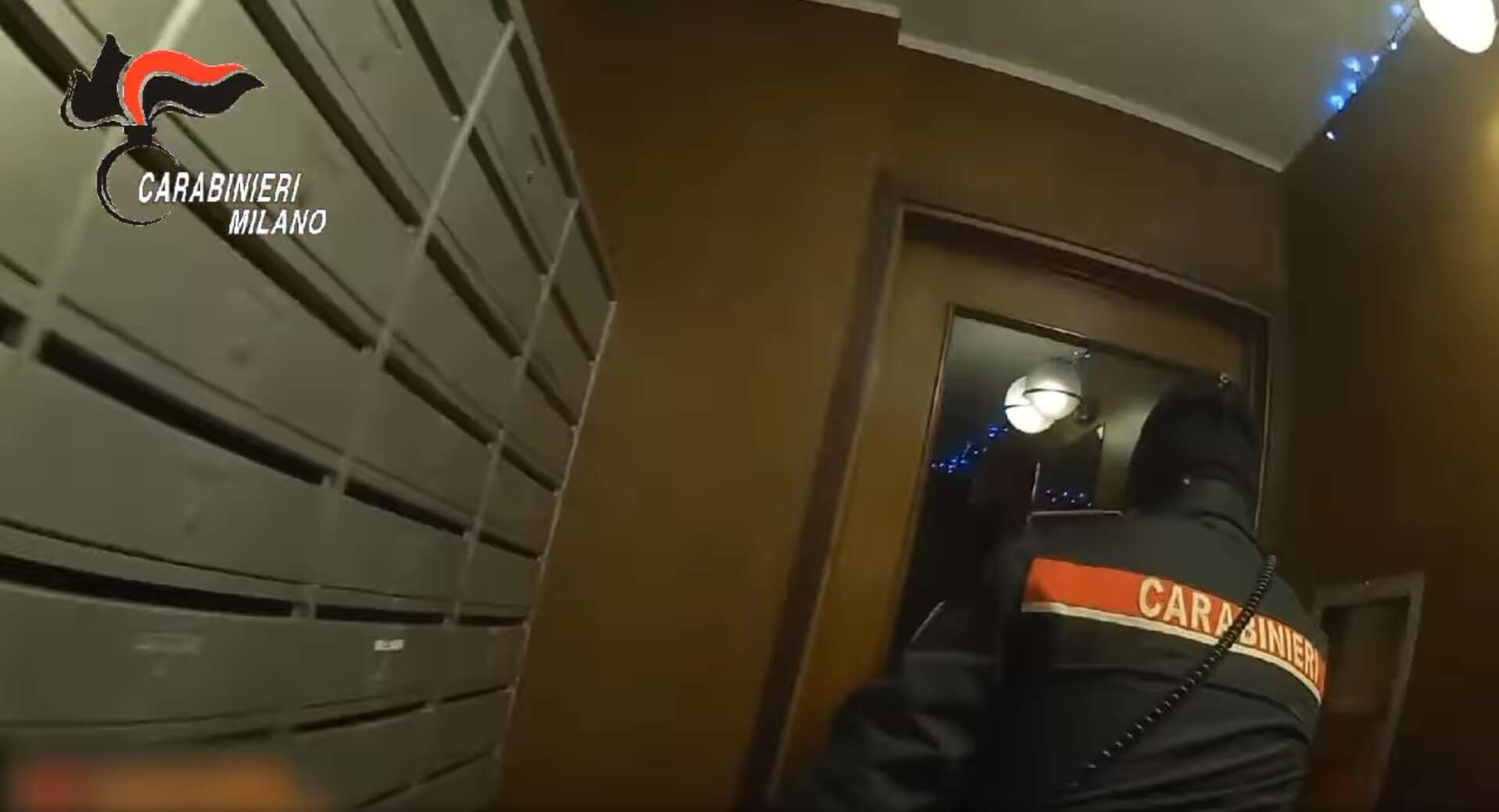 Milano, dalla Puglia scopre i ladri in casa dalle videocamere e allerta i carabinieri: l’arresto – VIDEO Milano, dalla Puglia scopre i ladri in casa dalle videocamere e allerta i carabinieri: l’arresto – VIDEO