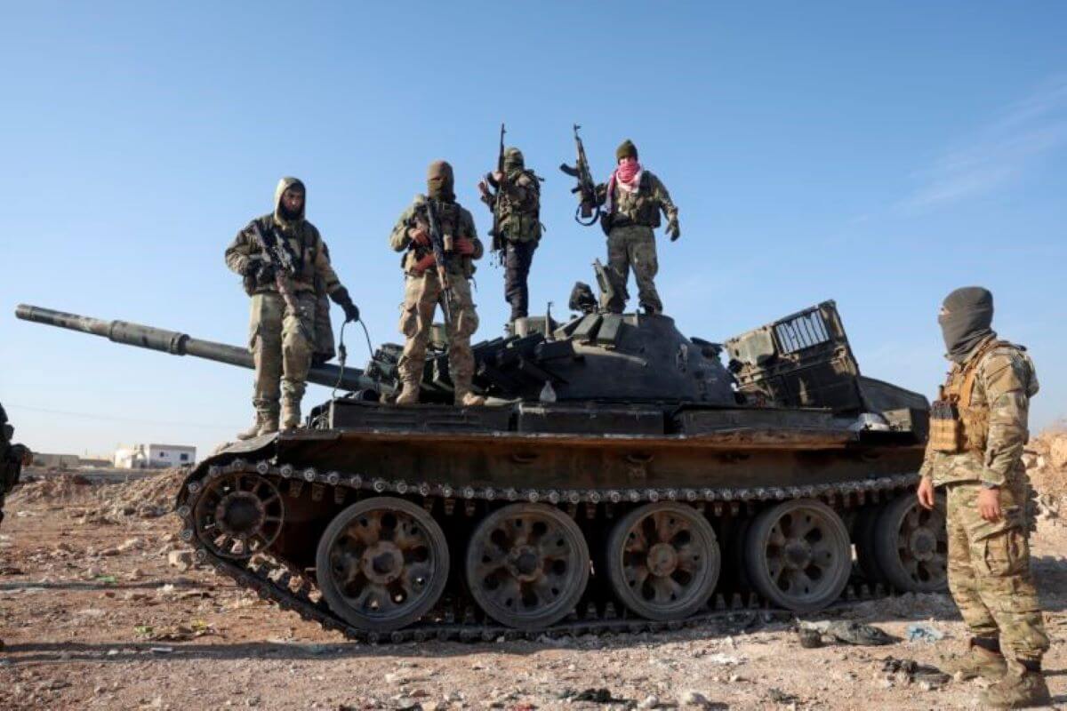 Siria, scontri violenti ad Hama: i ribelli jihadisti entrano in città. L’esercito di Assad si ritira