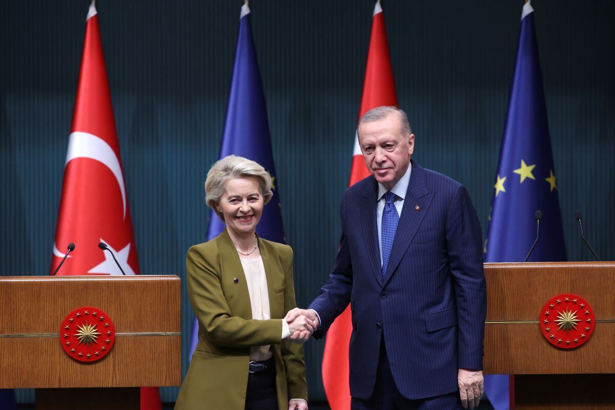 Turchia, dalla Commissione Ue pronto un miliardo di euro per la gestione dei rifugiati Turchia, dalla Commissione Ue pronto un miliardo di euro per la gestione dei rifugiati