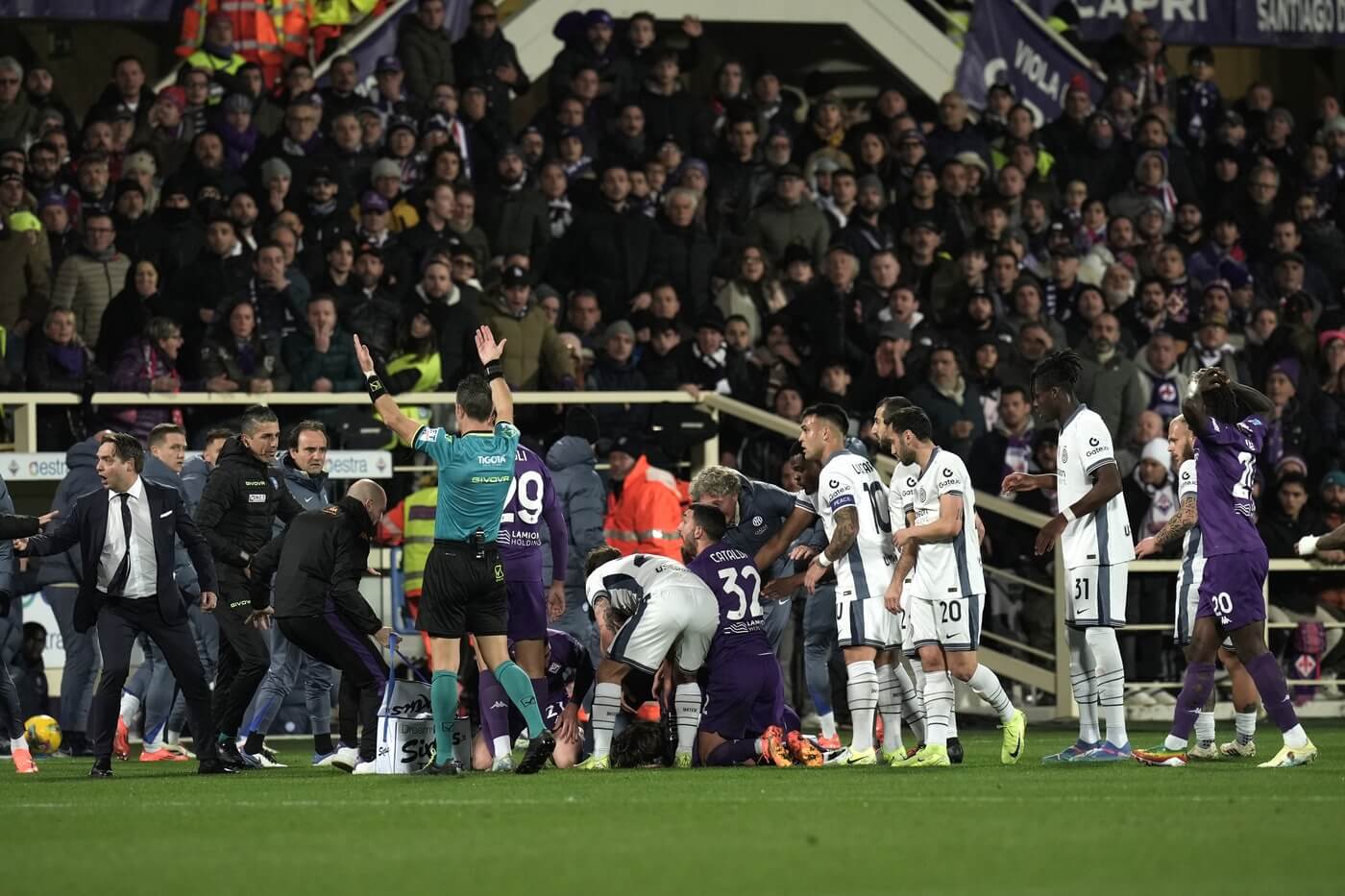 Serie A, malore in campo per Bove: rinviata Fiorentina-Inter. Giocatori in lacrime Serie A, malore in campo per Bove: rinviata Fiorentina-Inter. Giocatori in lacrime