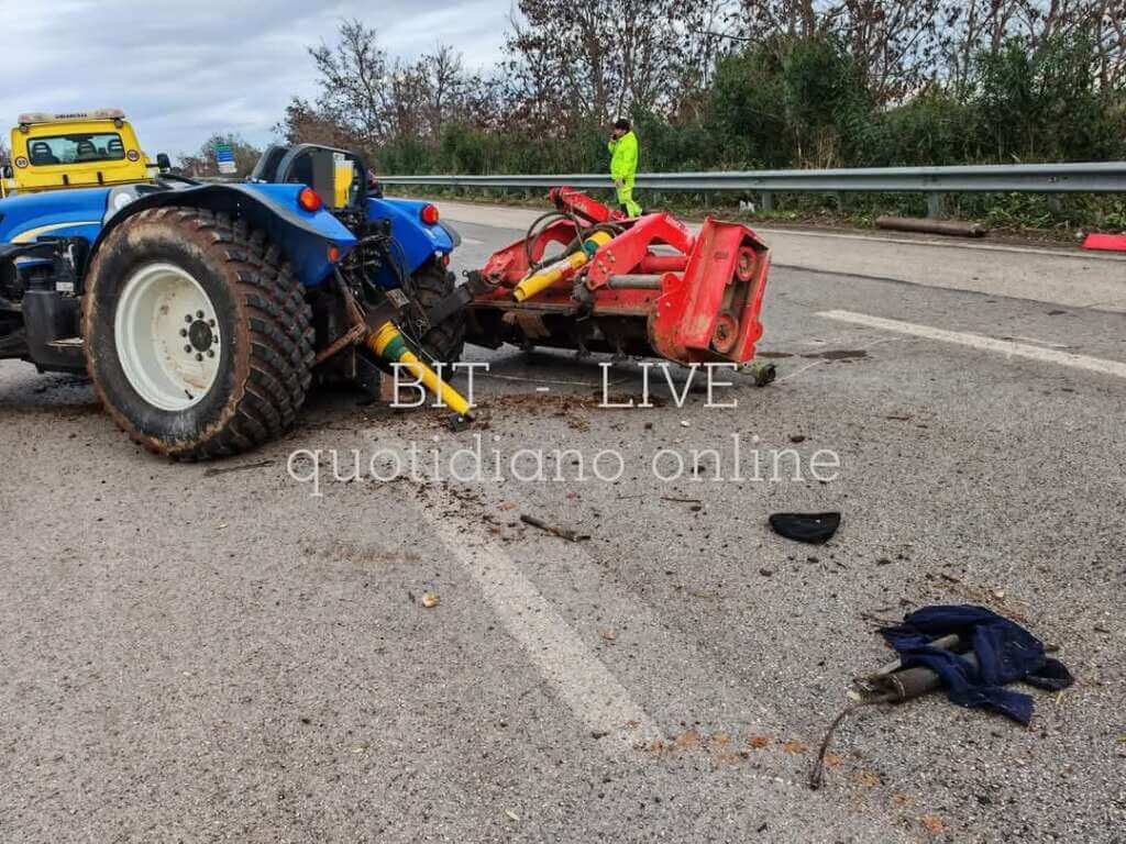 Incidente tra Bitritto e Bari, scontro fra trattore e auto sull’Sp 236: grave l’agricoltore – FOTO