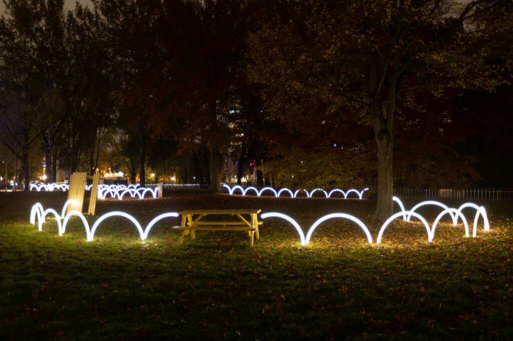 Alberobello si illumina per il Natale, il “Life Light Festival” torna a incantare la città – FOTO