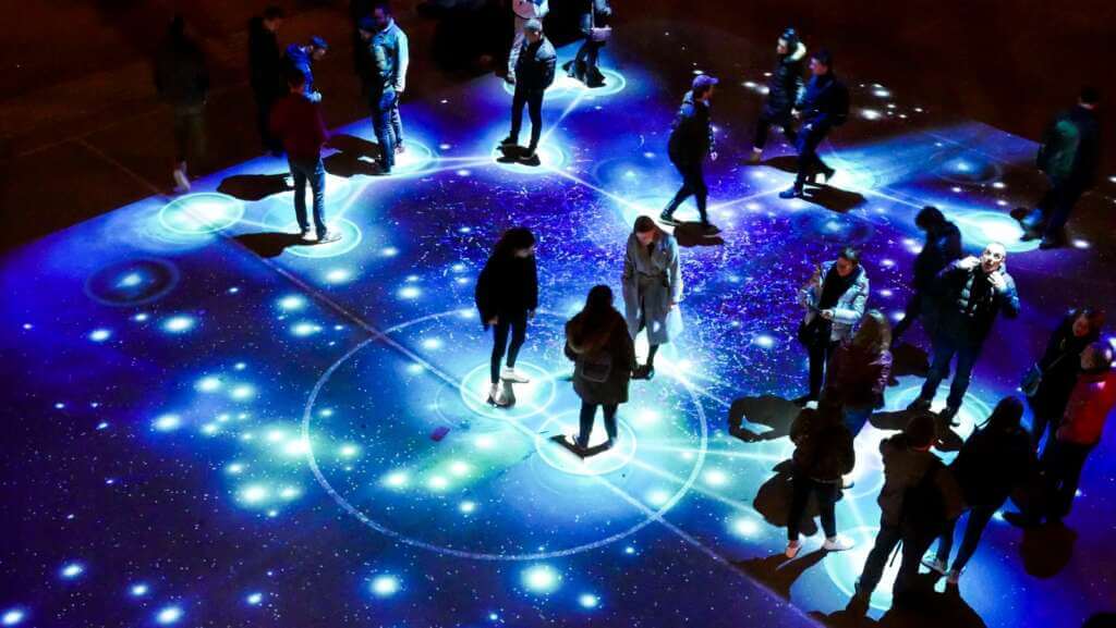 Alberobello si illumina per il Natale, il “Life Light Festival” torna a incantare la città – FOTO