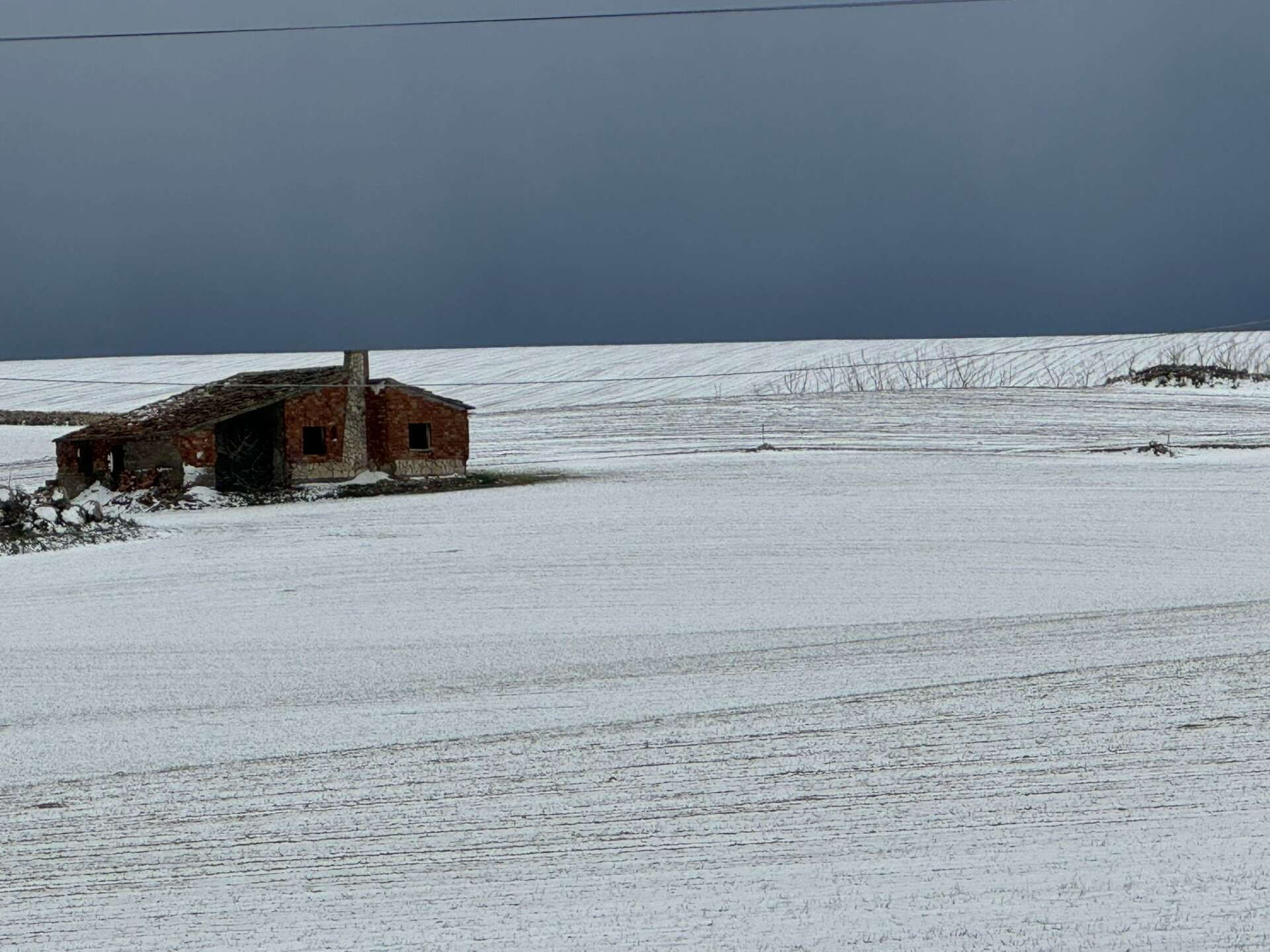 Vigilia e Natale al freddo: neve sulle colline di Puglia e Basilicata