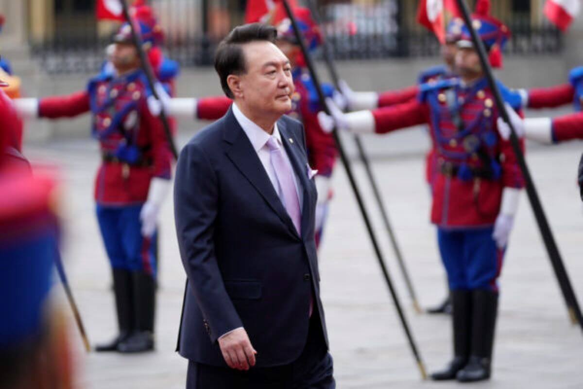 Legge marziale in Sud Corea, dopo la revoca si dimette il generale Park. Yoon indagato per insurrezione