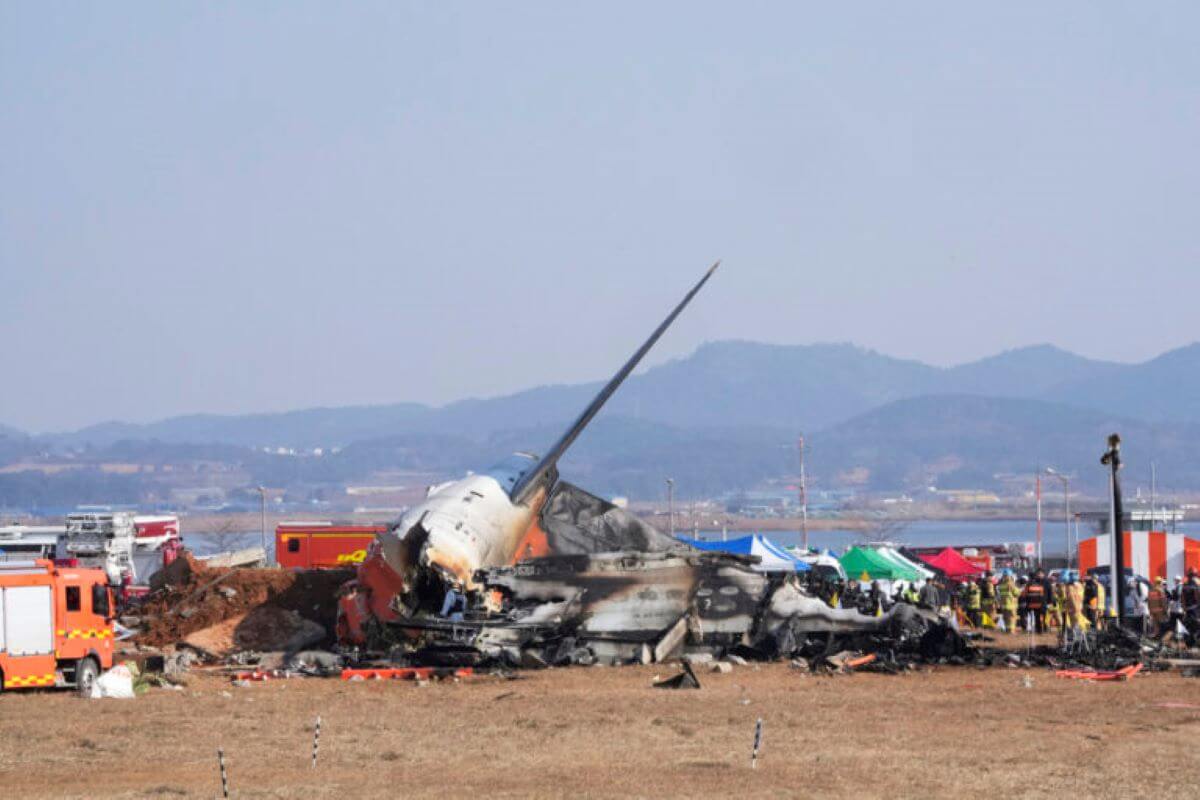 Corea del Sud, aereo in atterraggio si schianta in pista contro un muro: morte 179 persone Corea del Sud, aereo in atterraggio si schianta in pista contro un muro: morte 179 persone