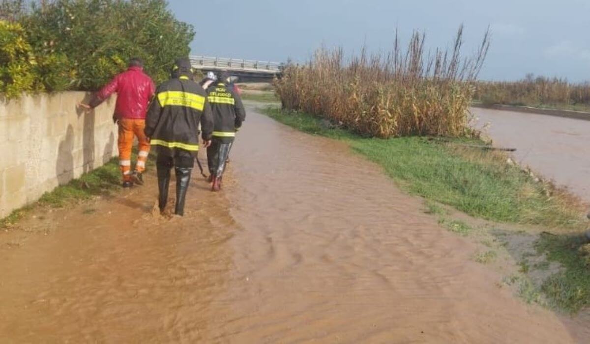 Maltempo in Puglia, allagamenti e disagi nel Brindisino: cabine Enel fuori uso – VIDEO