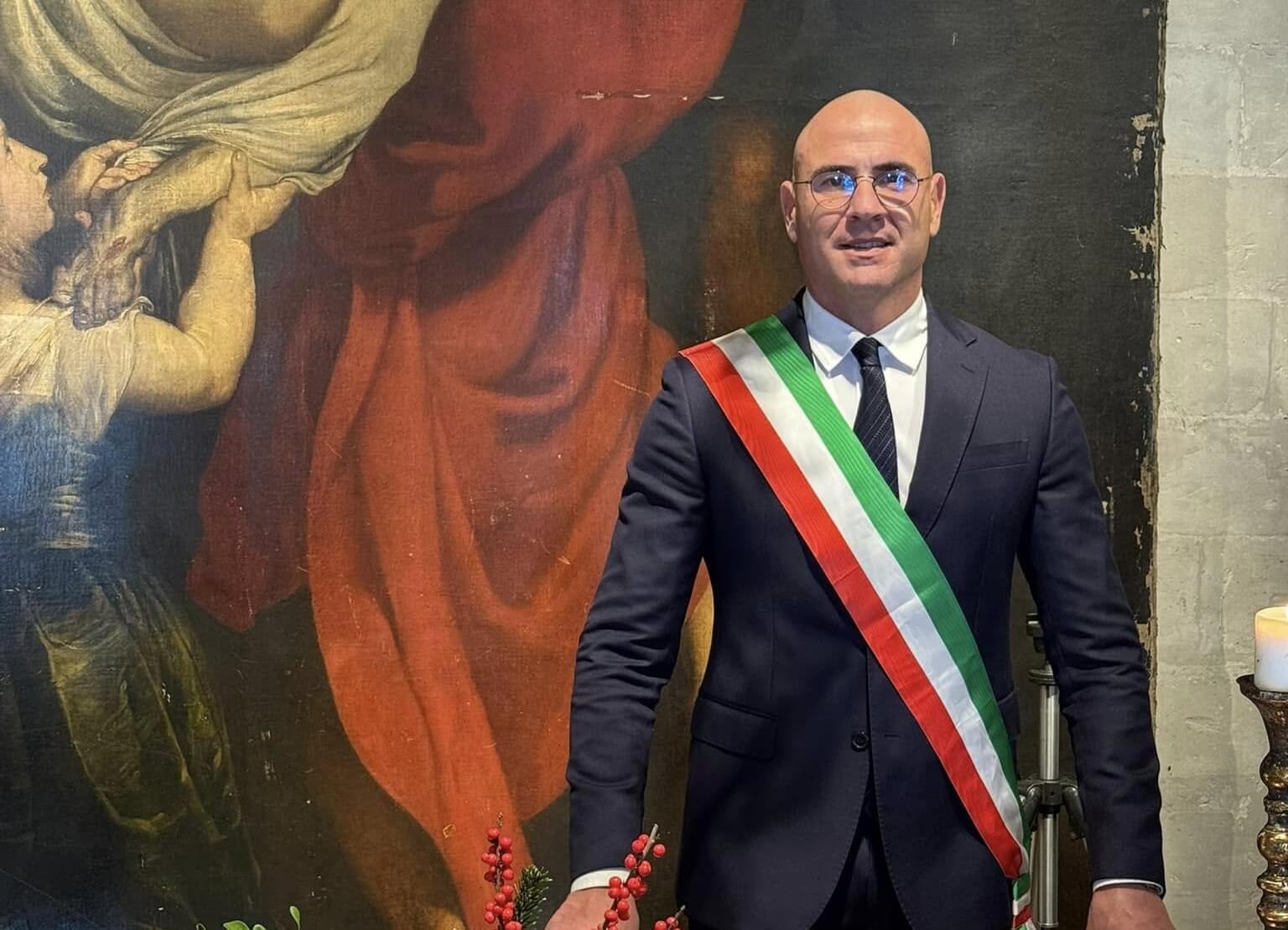 Lecce, assessore trova assegno di 49 milioni di euro per strada: restituito al proprietario Lecce, assessore trova assegno di 49 milioni di euro per strada: restituito al proprietario