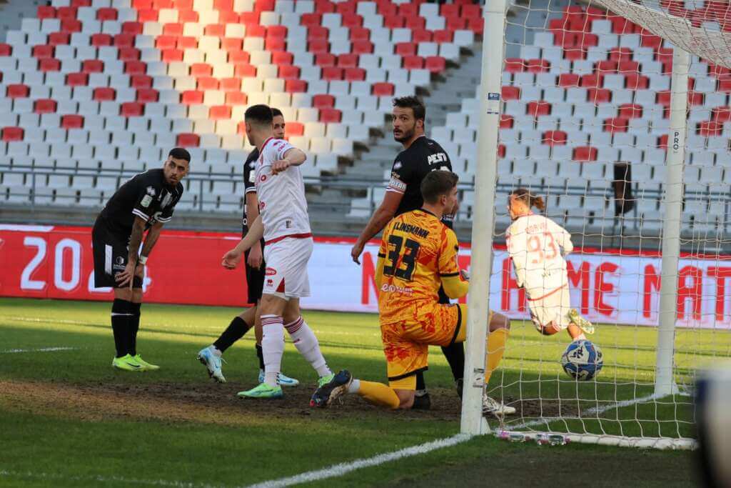 Galleria foto 'Serie B, Bari-Cesena 1-0: Dorval ancora in gol. I biancorossi salgono al quinto posto in classifica' - foto 1