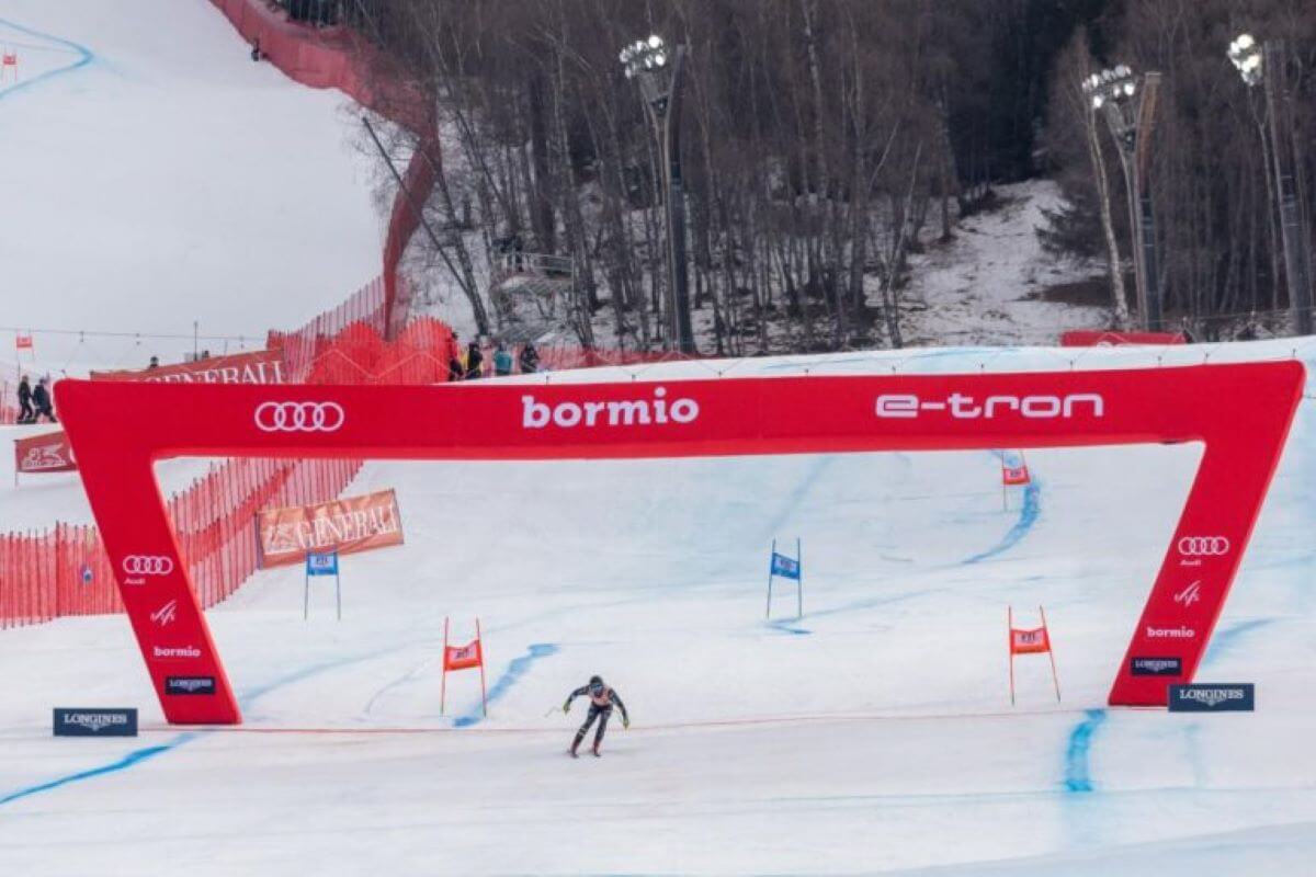 Sci, brutta caduta a Bormio per Caviezel: interrotta per 20 minuti la gara di SuperG Sci, brutta caduta a Bormio per Caviezel: interrotta per 20 minuti la gara di SuperG