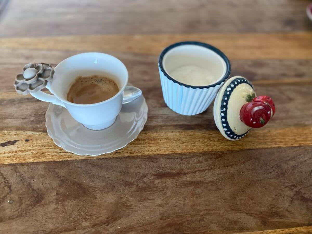 Il caffè? Non serve per svegliarsi al mattino ma per vivere la giornata Il caffè? Non serve per svegliarsi al mattino ma per vivere la giornata