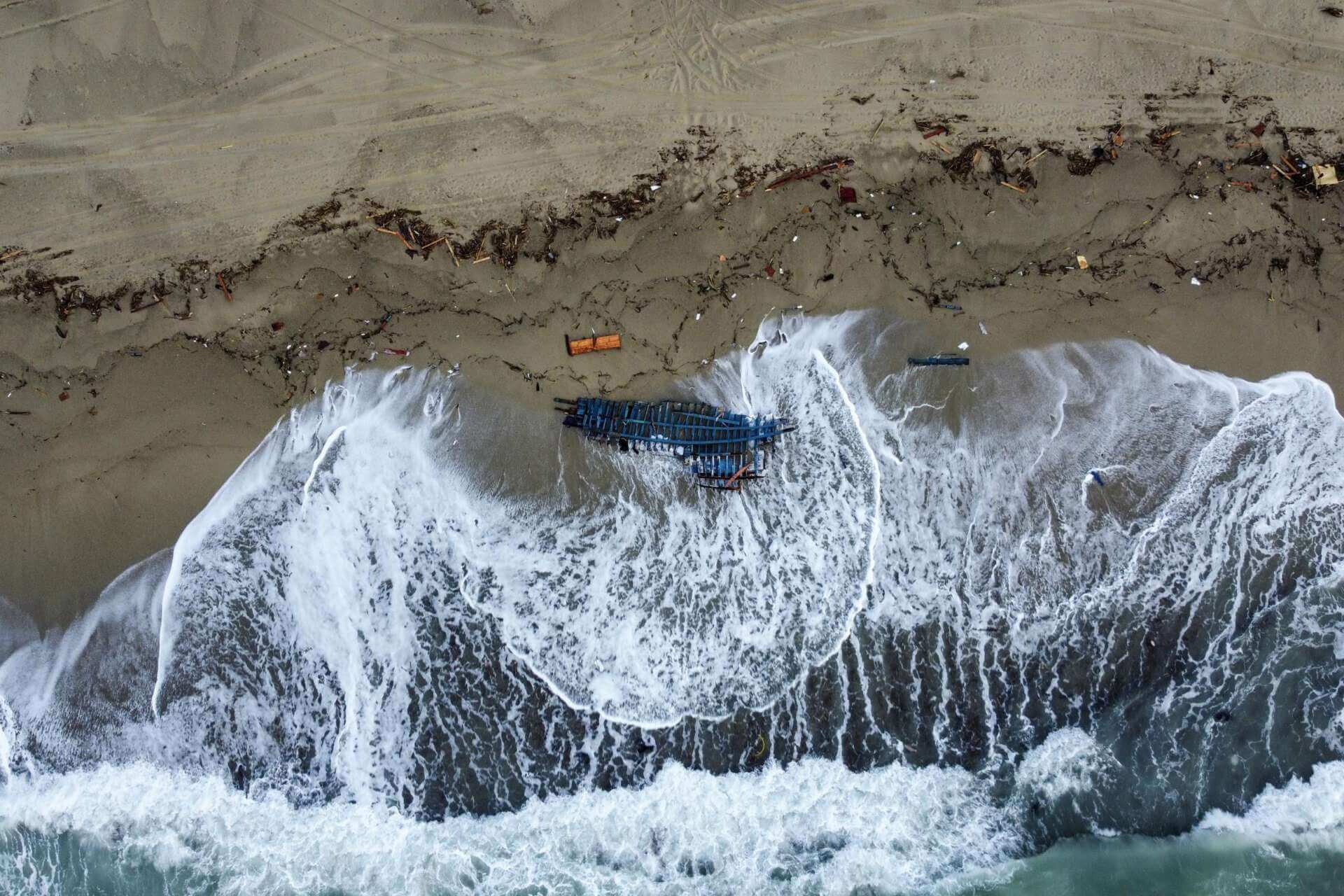 Naufragio di Cutro, condannati 3 dei sei presunti scafisti del caicco “Summer Love”