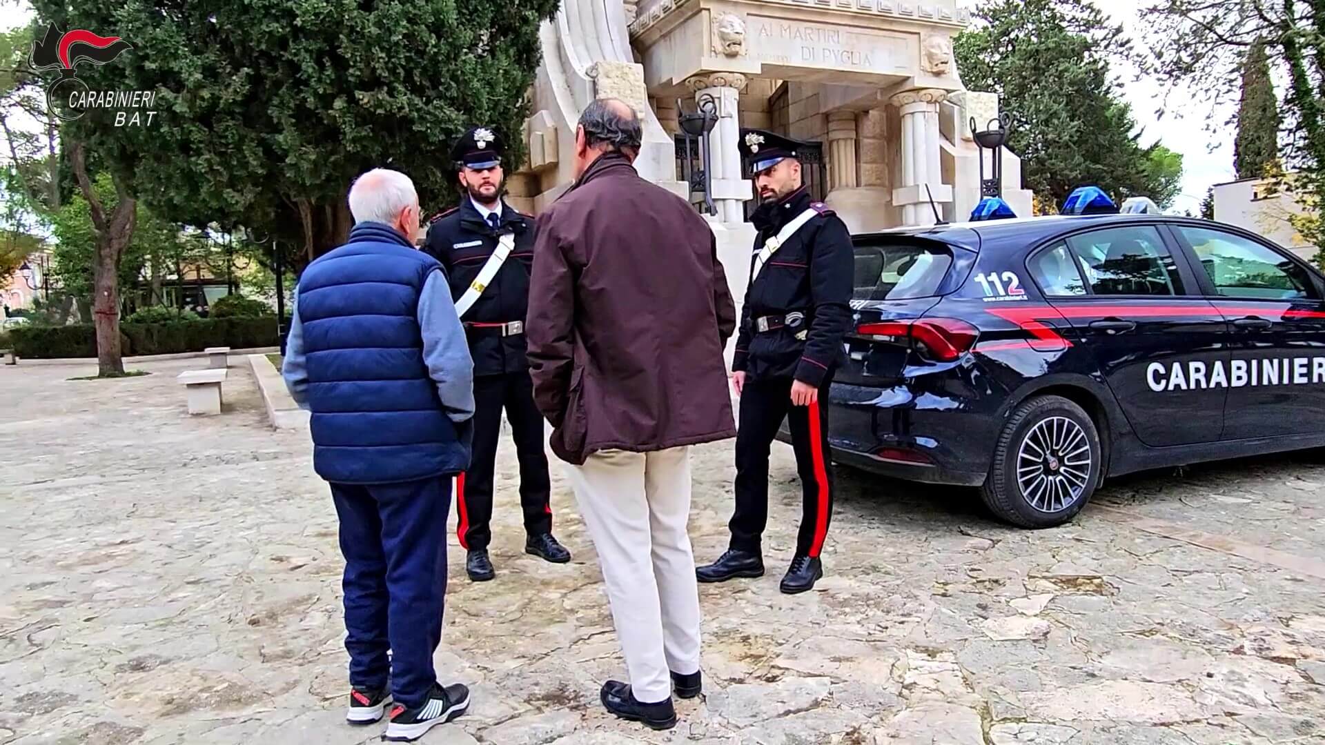 Due anziane fanno arrestare i loro truffatori nella Bat: avevano seguito i corsi dei carabinieri – VIDEO Due anziane fanno arrestare i loro truffatori nella Bat: avevano seguito i corsi dei carabinieri – VIDEO