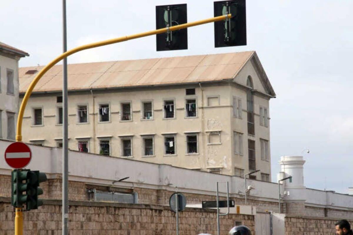 Rivolta nel carcere di Bari durante il lockdown: 74 detenuti a giudizio per danneggiamento e interruzione di pubblico servizio Rivolta nel carcere di Bari durante il lockdown: 74 detenuti a giudizio per danneggiamento e interruzione di pubblico servizio
