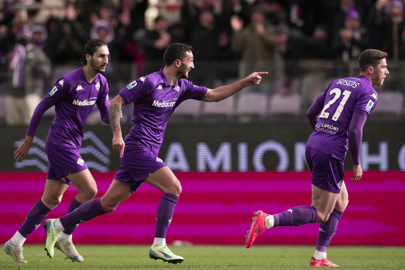 Serie A, la Fiorentina riparte con una vittoria: Cataldi regala i tre punti contro il Cagliari Serie A, la Fiorentina riparte con una vittoria: Cataldi regala i tre punti contro il Cagliari