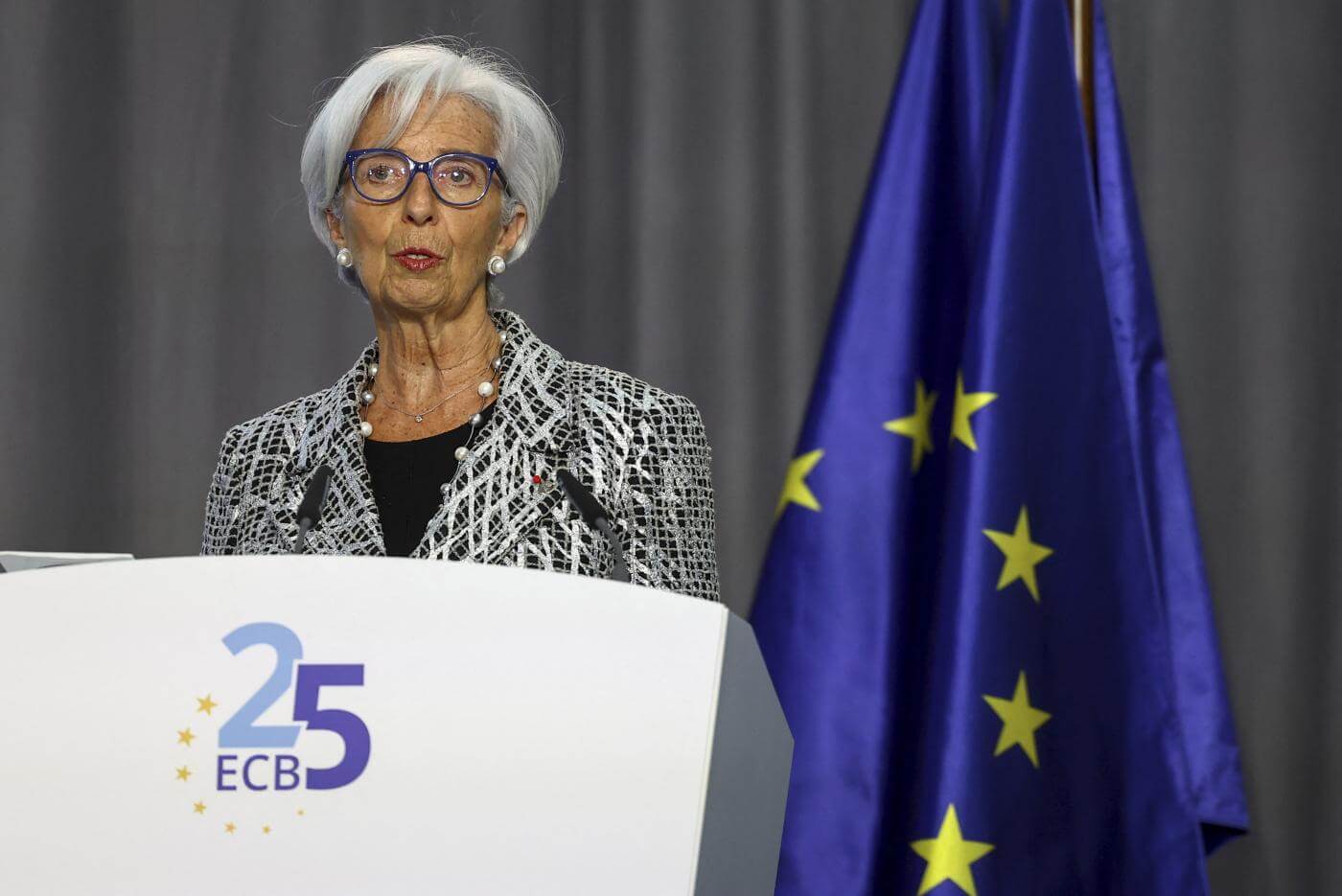 La Bce taglia ancora i tassi: giù di 25 punti base. Ma le stime sul Pil riviste al ribasso La Bce taglia ancora i tassi: giù di 25 punti base. Ma le stime sul Pil riviste al ribasso
