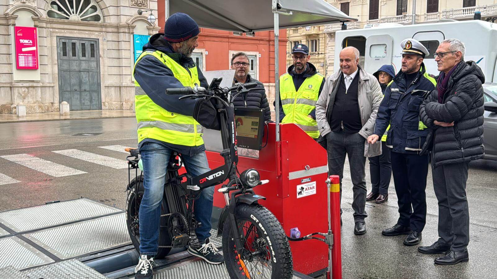 Bari, controlli su bici elettriche e motorini in centro: 3 mezzi sottoposti a fermo, un sequestro – VIDEO