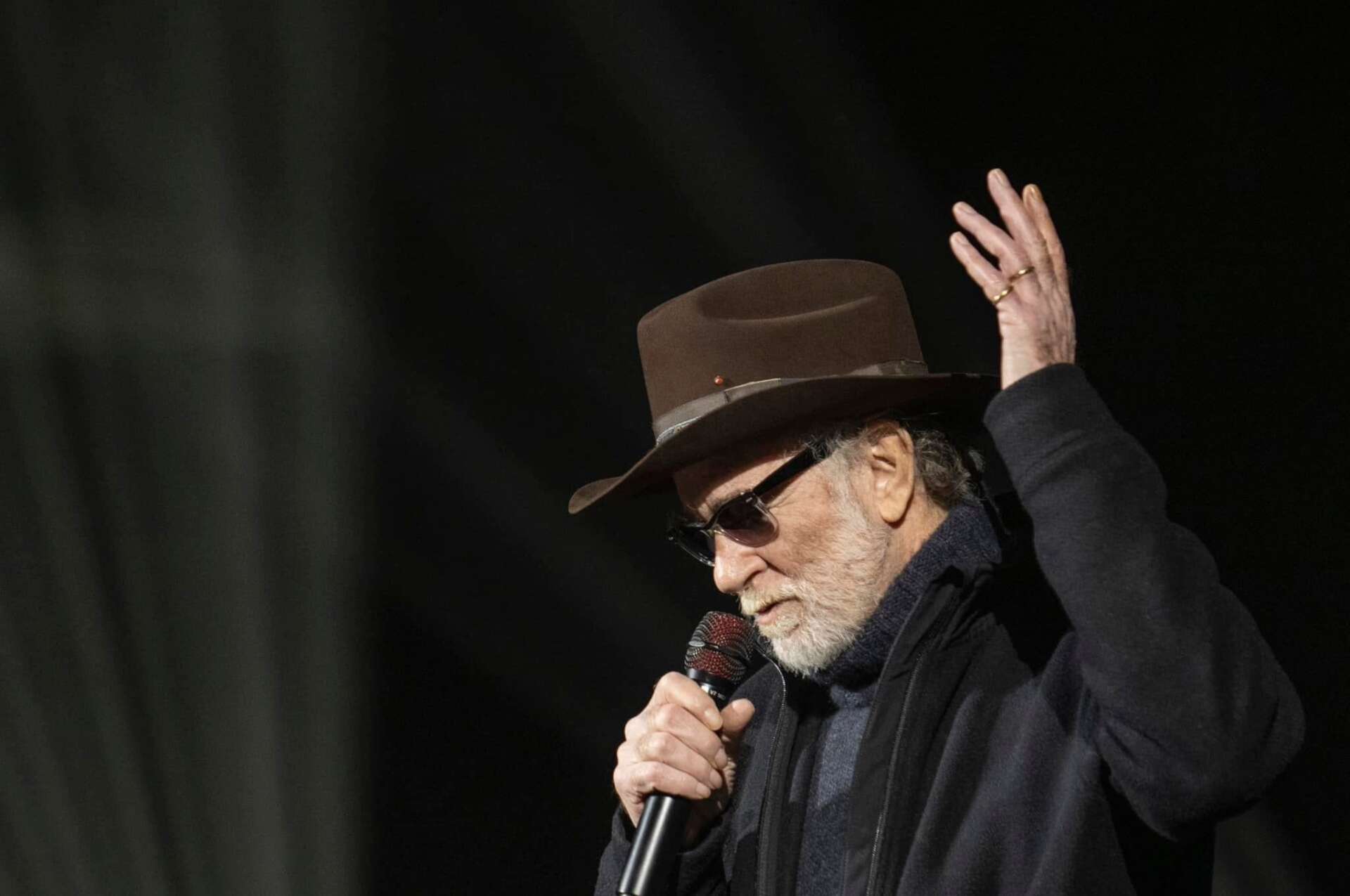 “Mannaggia alla musica”, De Gregori incanta Castellana Grotte