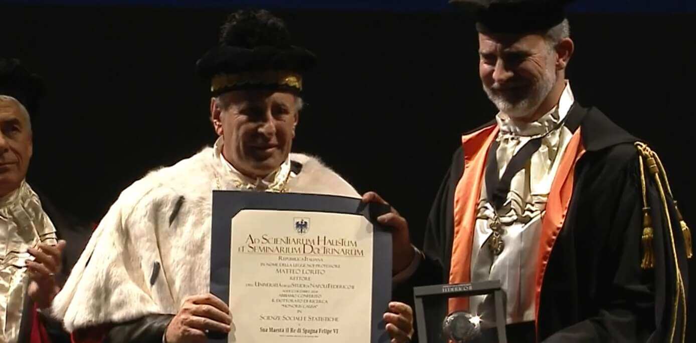 I reali spagnoli a Napoli, a re Felipe VI il dottorato di ricerca Honoris causa in Scienze sociali I reali spagnoli a Napoli, a re Felipe VI il dottorato di ricerca Honoris causa in Scienze sociali
