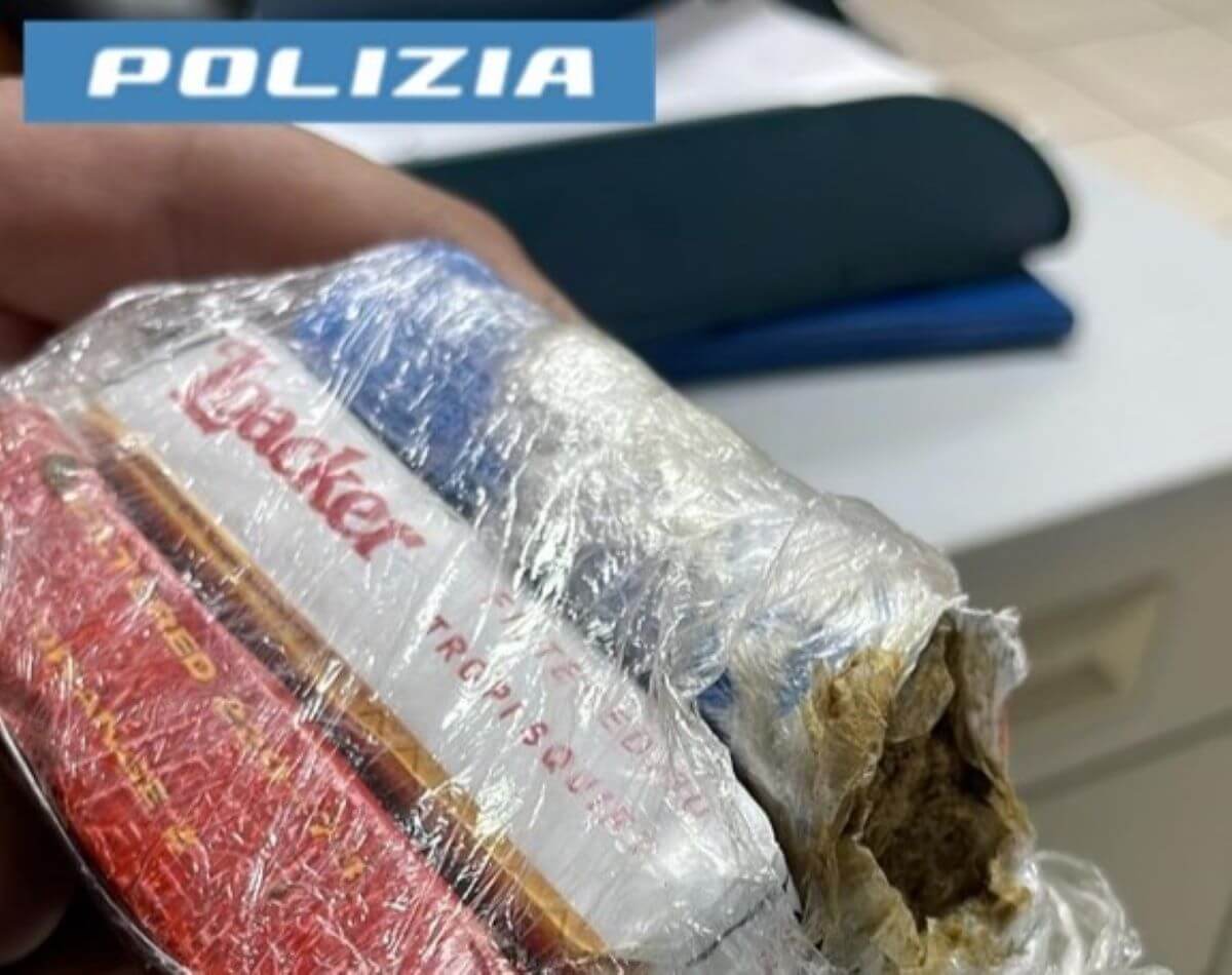 Talsano, in casa ha droga confezionata nella carta dei wafer: arrestato un 25enne