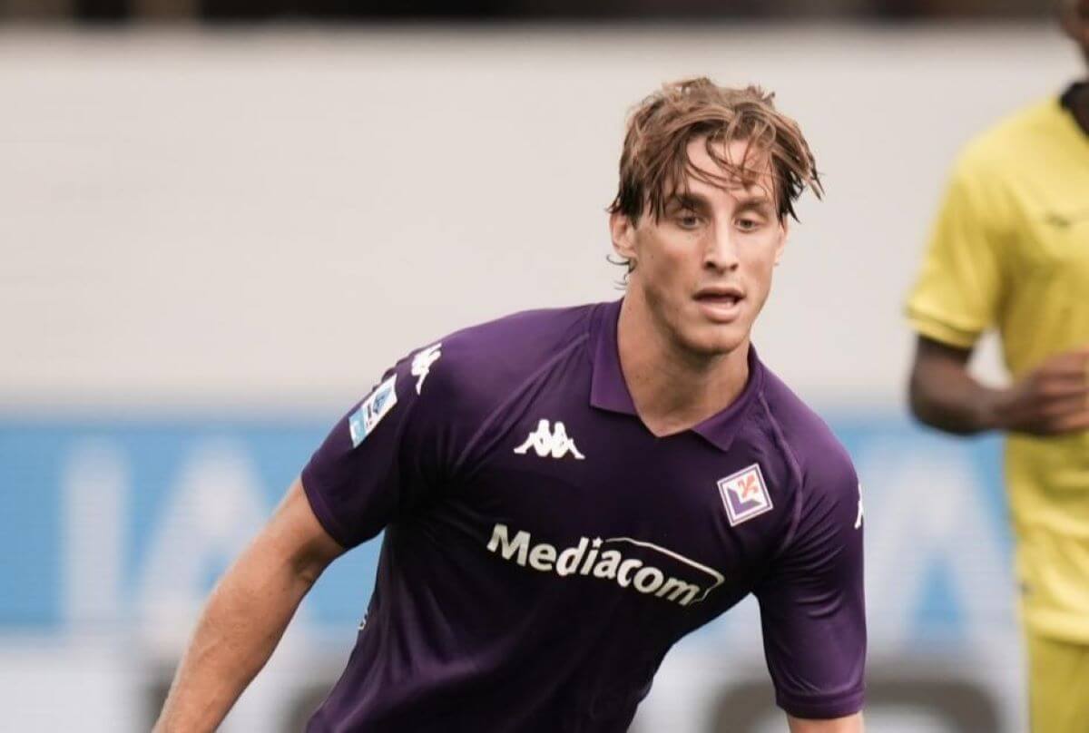 Malore durante Fiorentina-Inter, notte tranquilla per Bove: il calciatore è stato estubato Malore durante Fiorentina-Inter, notte tranquilla per Bove: il calciatore è stato estubato