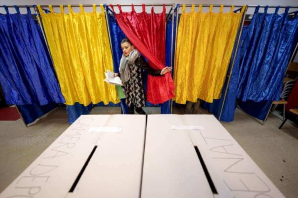 Galleria foto 'Romania, la Corte costituzionale annulla le elezioni presidenziali: «Ingerenze russe»' - foto 1